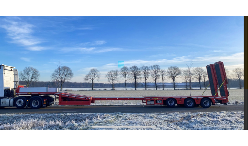 Vrachtwagen met 3-Assige Semi Dieplader